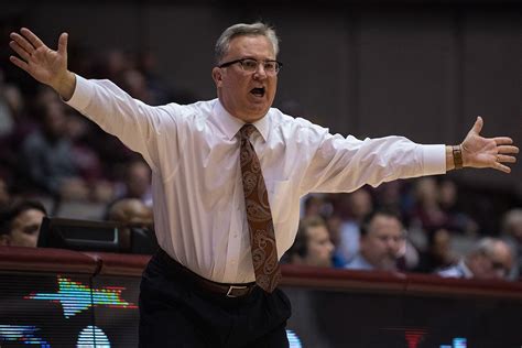 SIU basketball coach Barry Hinson’s latest press conference goes viral – Daily Egyptian