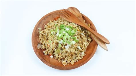 Nasi Goreng Indon Sio Frango Frito Arroz Na Placa De Madeira Isolada No