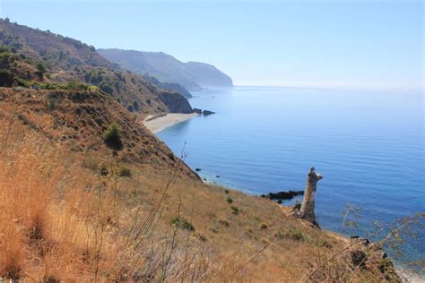 Conoce La Playa De Las Alberquillas Nerja