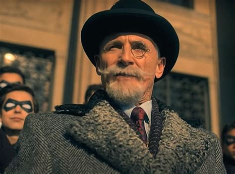 Sir Reginald Hargreeves Umbrella Academy Wiki Fandom