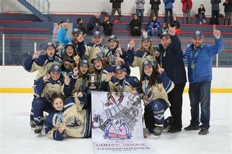 Le Phoenix Bantam B FÉminin RamÈne La Coupe Dodge Hockey Sherbrooke