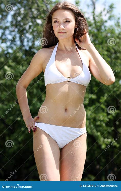 Bella Giovane Donna Sexy In Bikini Bianco Fotografia Stock Immagine