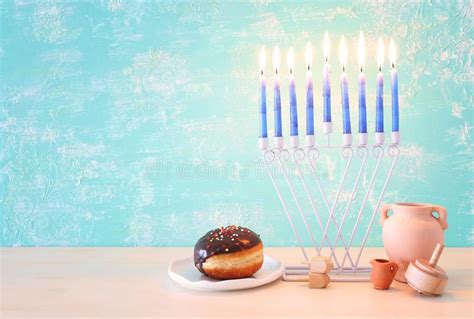 Imagem Religiosa Do Feriado Judeu De Hanukkah A Menorah Tradicional