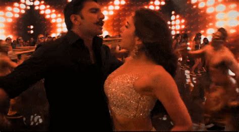 Simmba Mera Wala Dance Video Song Featuring Ranveer Singh Sara Ali