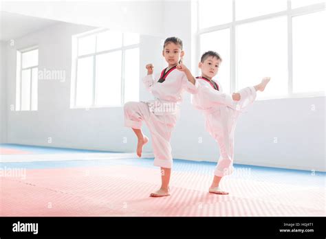 Tae kwon do children hi-res stock photography and images - Alamy