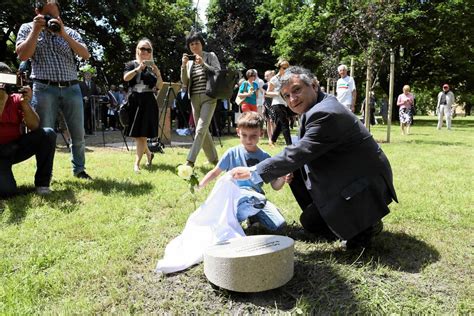 Trzej Nowi Sprawiedliwi W Ogrodzie Na Muranowie