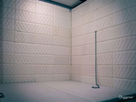 PADDED WHITE ROOM | ASYLUM | VIDEO PRODUCTION SET | Rent this location on Giggster