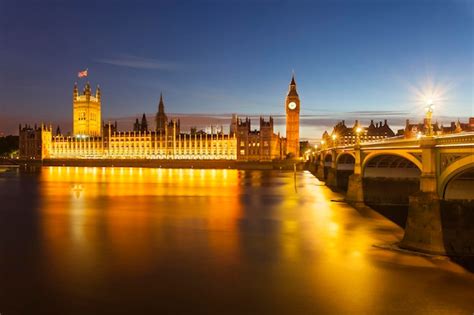 Premium Photo | Houses of parliament at night