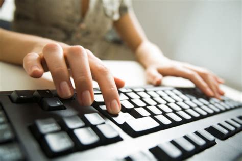 Revenge porn Salerno 17enne riempie la città di foto hot dell ex fidanzata