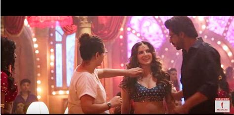 Raees Song Laila Main Laila Making Chivalrous Shah Rukh Khan Helps