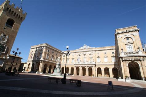 Recanati Piazza Giacomo Leopardi