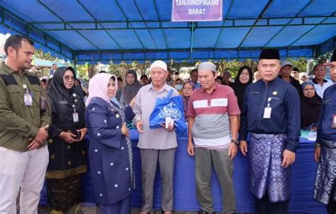 Bentuk Perhatian Pemko Rahma Bagi Paket Bahan Pangan Ke Lansia