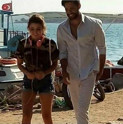 Hande Er El Ve Ekin Mert Daymaz Hayranlar G R Nt Ledi Son Dakika