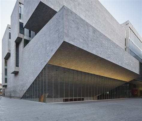 University Luigi Bocconi in Milan / Grafton Architects | ArchEyes