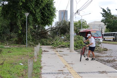 Porto Alegre Segue Muitos Estragos Ap S Temporal Fotos Fotos Em