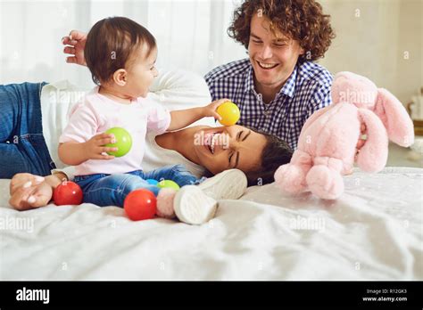 Lit de famille Banque de photographies et dimages à haute résolution