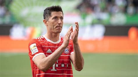 Bayern Muenchen Pastikan Robert Lewandowski Gabung Barcelona