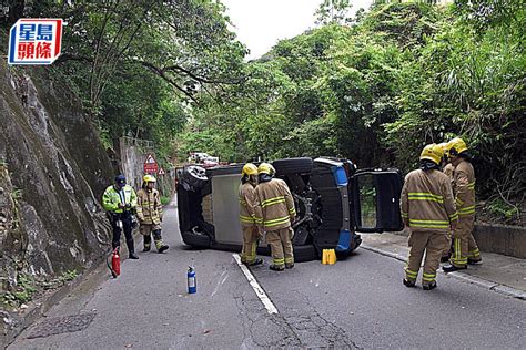 深水灣私家車避車撞山翻側 男司機受傷送院 星島日報