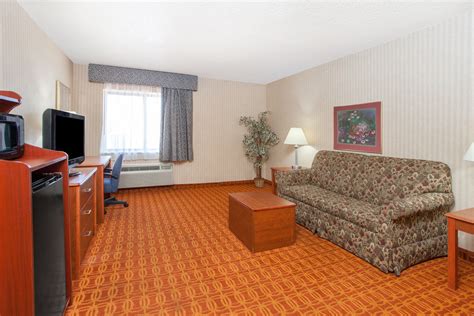 Baymont by Wyndham Detroit/Roseville | Roseville, MI Hotels