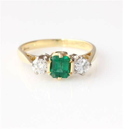 18ct Gold Diamond Emerald Three Stone Trilogy Engagement Ring Size K 1 2