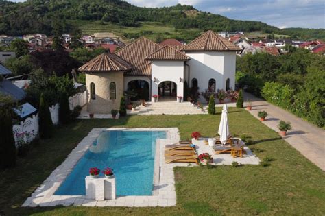 Stefanesti Resedinta Spectaculoasa Cu Piscina Stil Italian Mr