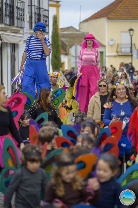 Carnaval Das Escolas As Nossas Crian As Desfilaram Pelas Ruas Do