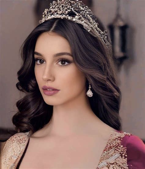 صور بنات فروفايل فيسبوك و انستا Simple makeup looks Crown hairstyles