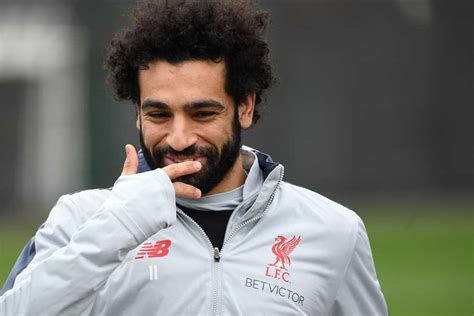 محمد صلاح يقود هجوم ليفربول أمام توتنهام في نهائي دوري الأبطال المصري