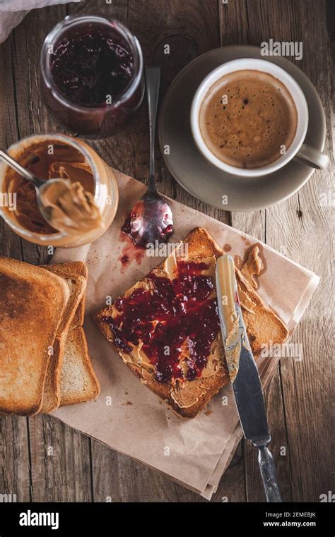 Beurre d arachide avec confiture et pâte rustique Beurre d arachide et