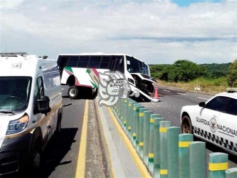 Vuelca Unidad Del Gobierno De Tabasco En Autopista Del Sur De Veracruz