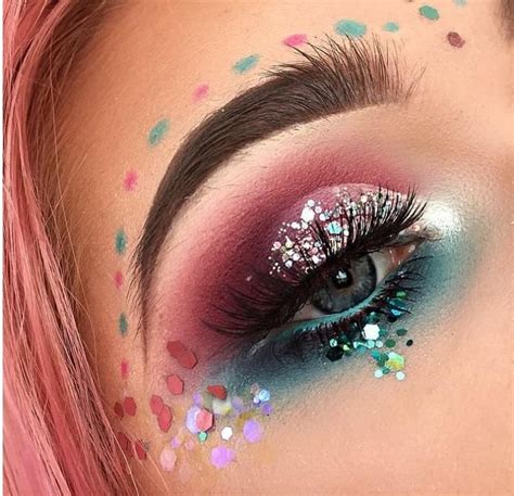 ⋆ Ideas Of How To Wear Chunky Glitter On Your Face And Hair For Festivals Parties And Raves ⋆