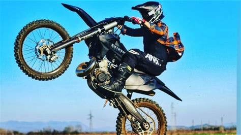 Crazy Motocross Wheelie Wheelie Like A Pro Hd Youtube