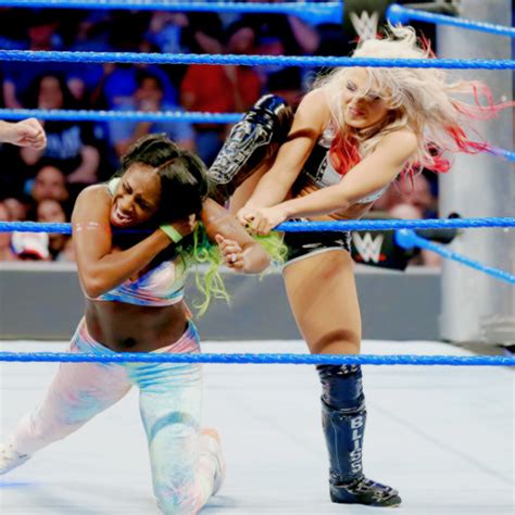 WWE: Naomi vs Alexa Bliss