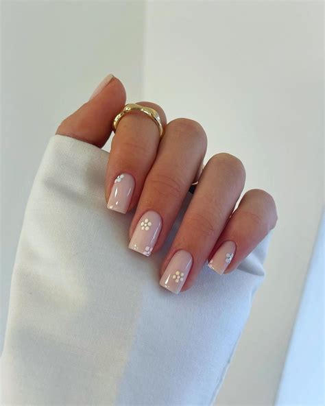 25 Simple Nail Designs 2023 Easy Nail Art Trends To Try