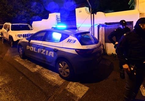 Genova Si Sveglia E Trova I Ladri Nella Stanza Da Letto Paura Per Una