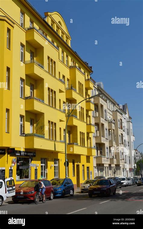 Altbau Monumentenstrasse Schoeneberg Berlin Deutschland Stock Photo