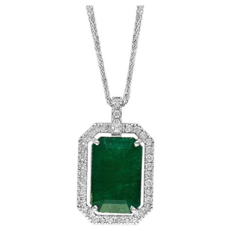 19 Ct Pear Cut Emerald And 1 Ct Diamond Halo Pendentnecklace 14 Kw