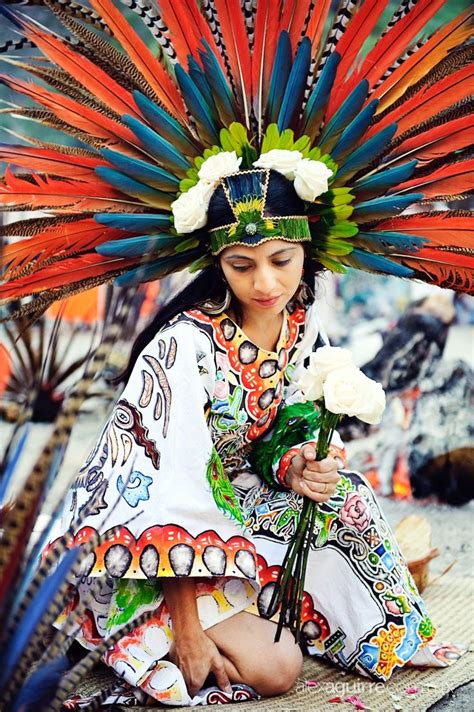 Pin De Joelle B En Art Figure Inspiration Mujer Azteca Trajes De