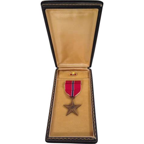 Bronze Star Medal Ribbon Bar And Lapel Pin In Original Presentation