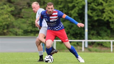 Fußball Kreisliga SC Cosmos Wedel gewinnt Derby gegen FC Roland SHZ