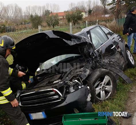 Frontale In Via Montescudo