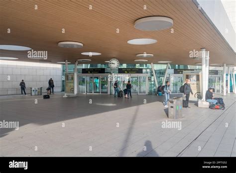 Lisbon Airport Terminal 1 Hi Res Stock Photography And Images Alamy