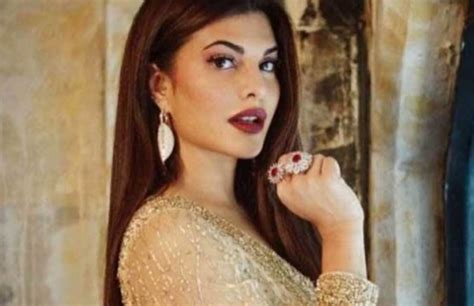 jacqueline fernandez share sexy hot belly dance video जकलन न कय ऐस सकस डस फस क