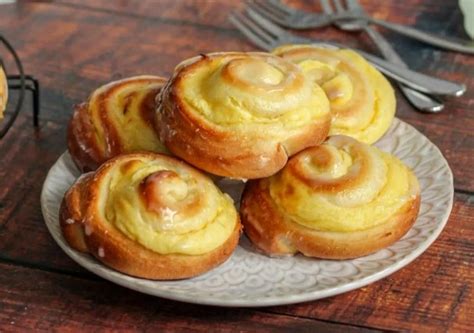 Girelle Nuvole Di Pasta Brioche Con Crema Pasticcera Dolce Ripieno