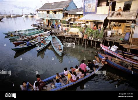 Pasar ikan hi-res stock photography and images - Alamy