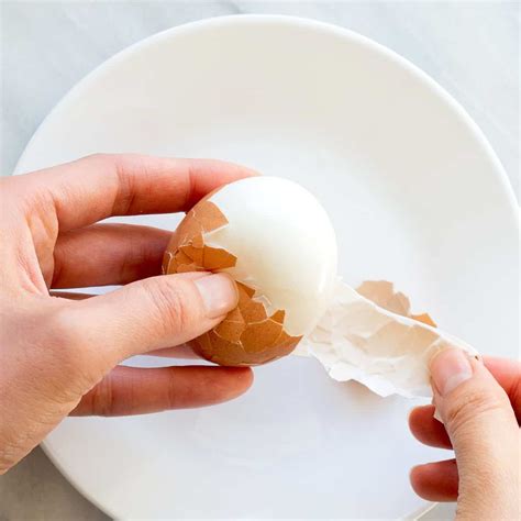 How To Peel Soft Boiled Eggs Without Destroying The Egg