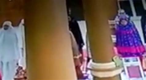 Viral Pria Lecehkan Jemaah Wanita Saat Salat Di Masjid Sulsel Warganet