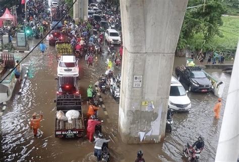 Jalan Swadarma Dan Ciledug Tergenang Arus Lalu Lintas Macet Okezone