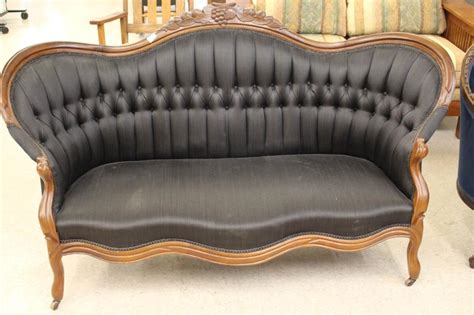 Lot - ANTIQUE COUCH