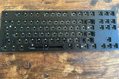 Glorious Pc Gaming Race Gmmk Tkl 80 Rgb Keyboard Barebones Iso Layout